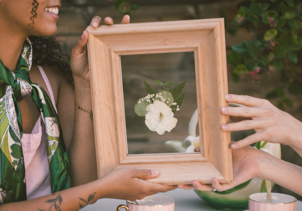 Boutonniere Frame