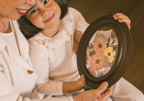 Boutonniere Frame