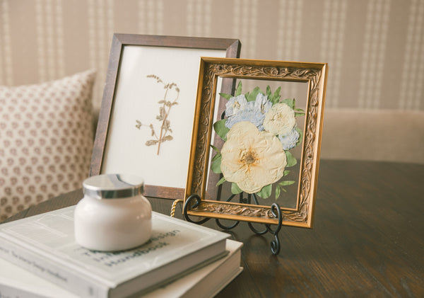 Boutonniere Frame
