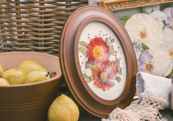 Boutonniere Frame