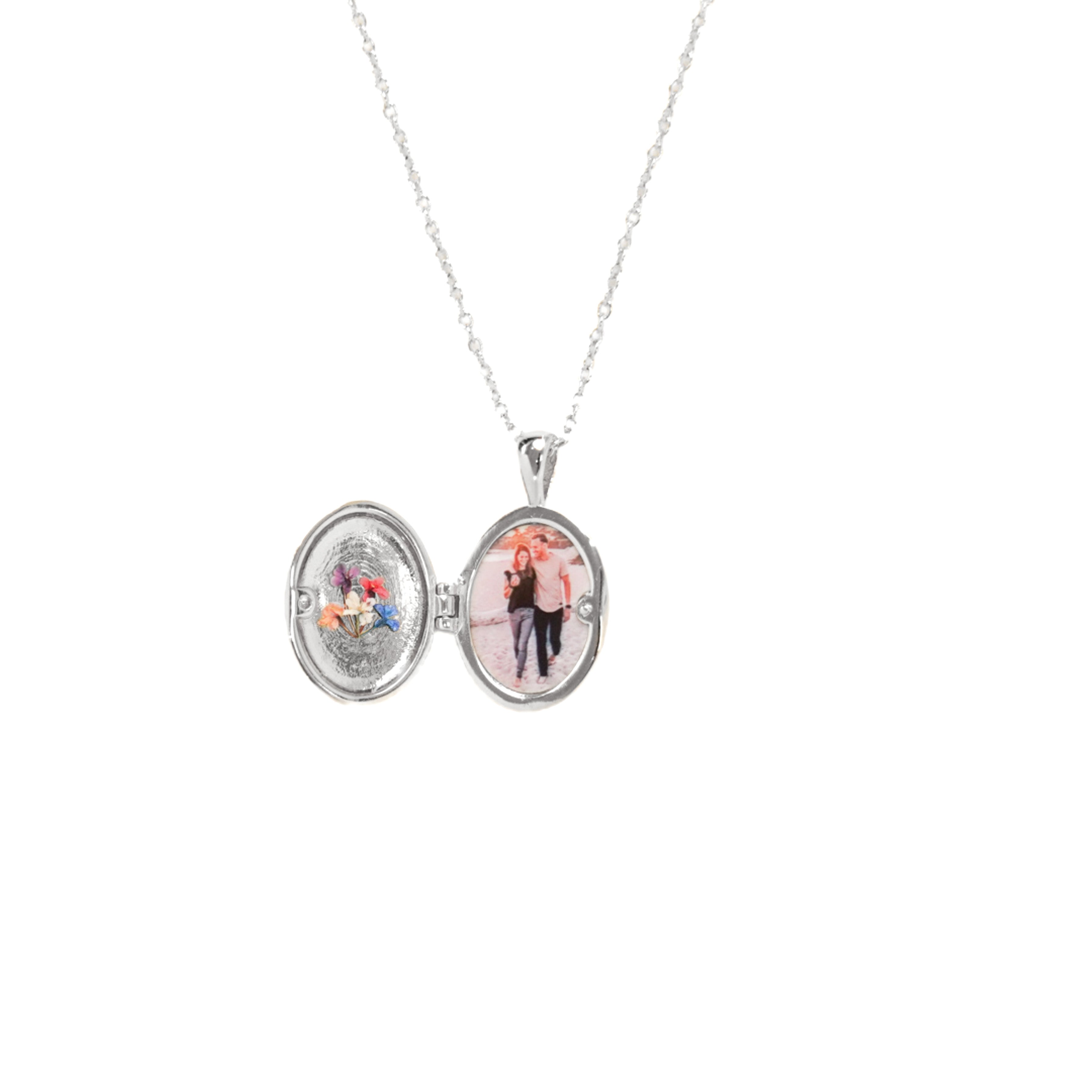 Locket Color:White Gold;Background Color:Clear;Amount of months to represent:5;Month:*