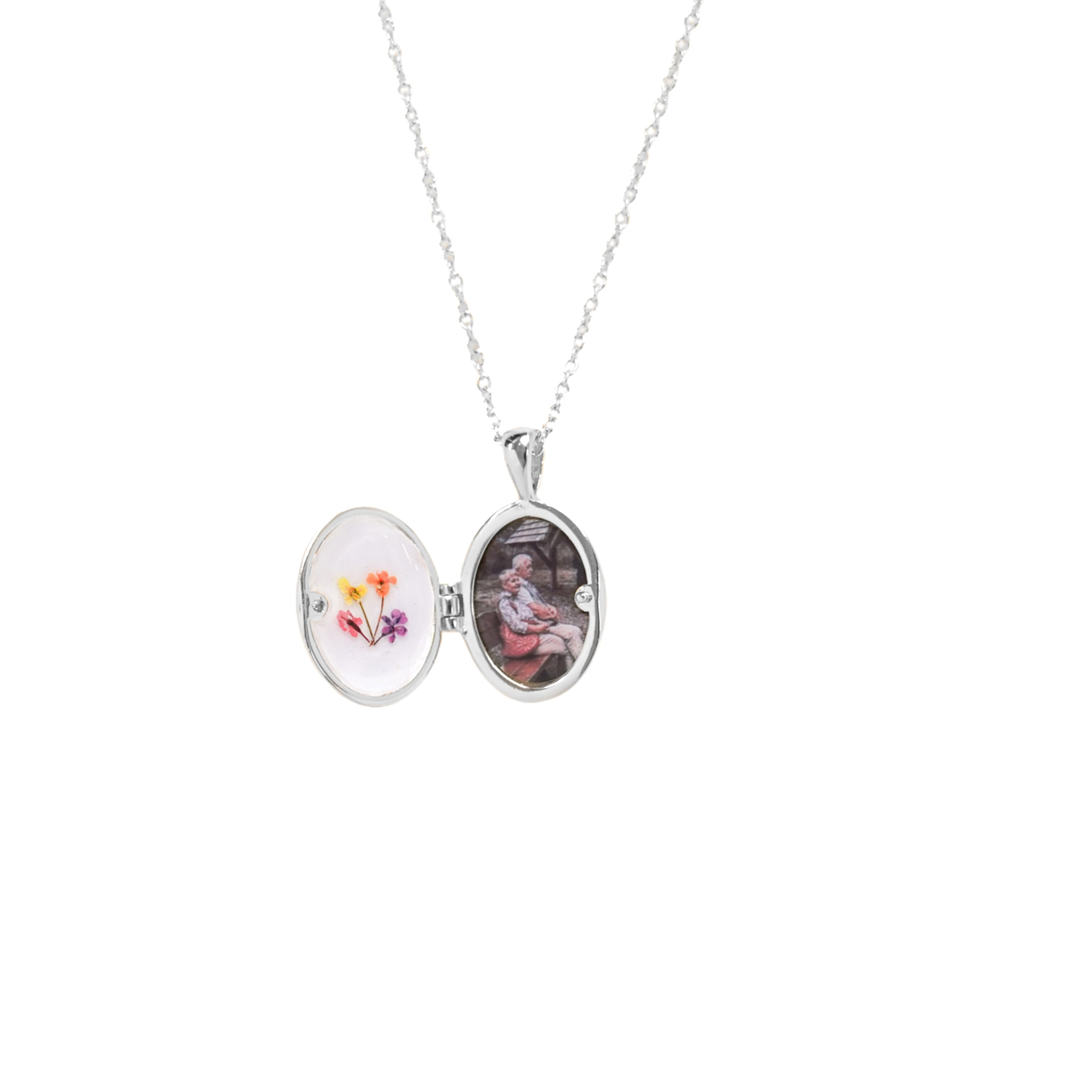 Locket Color:White Gold;Background Color:White;Amount of months to represent:4;Month:*