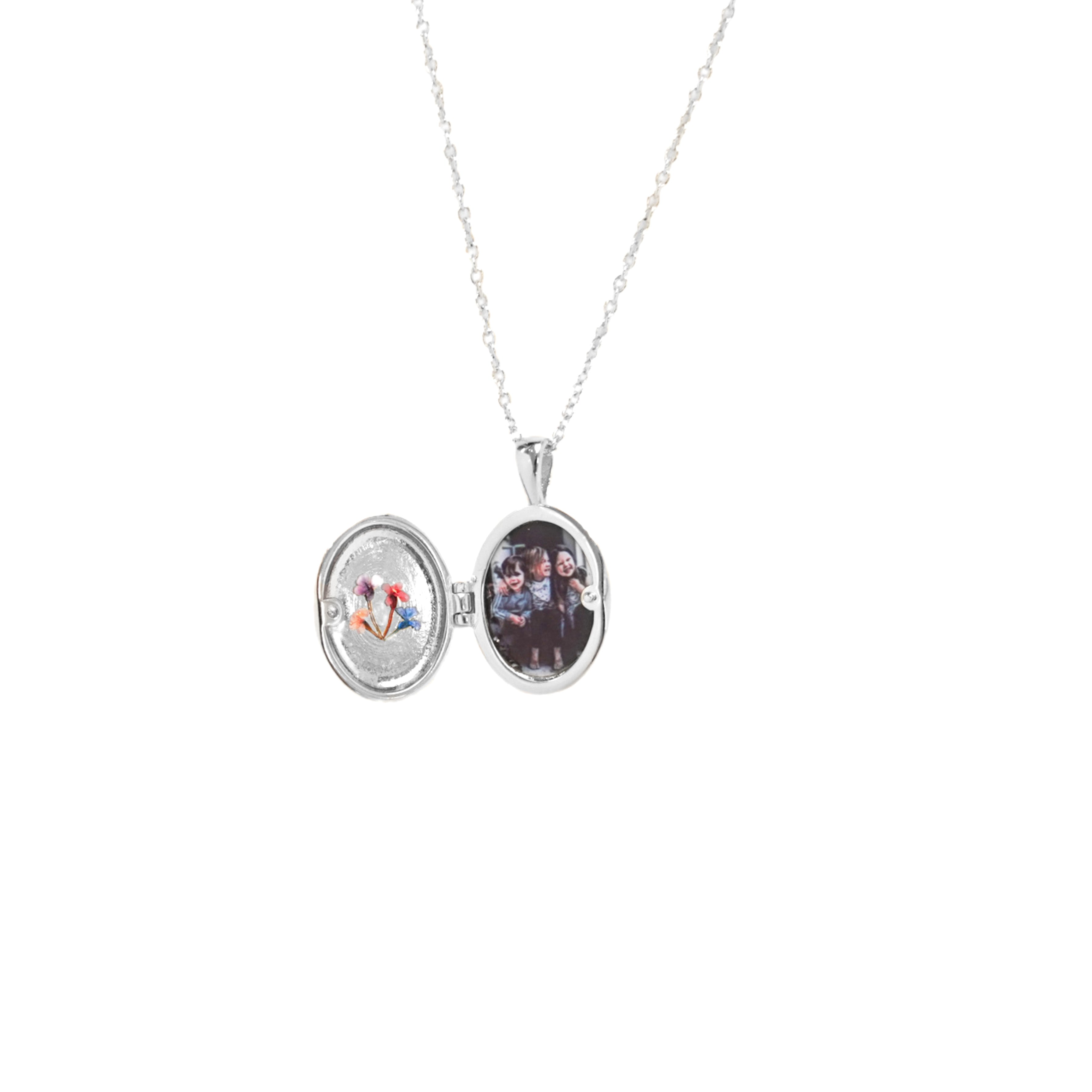 Locket Color:White Gold;Background Color:Clear;Amount of months to represent:4;Month:*