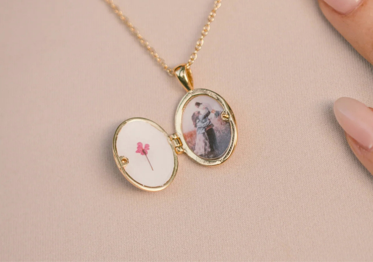 Birth Flower Locket - Pressed Floral Wedding Bouquet Preservation