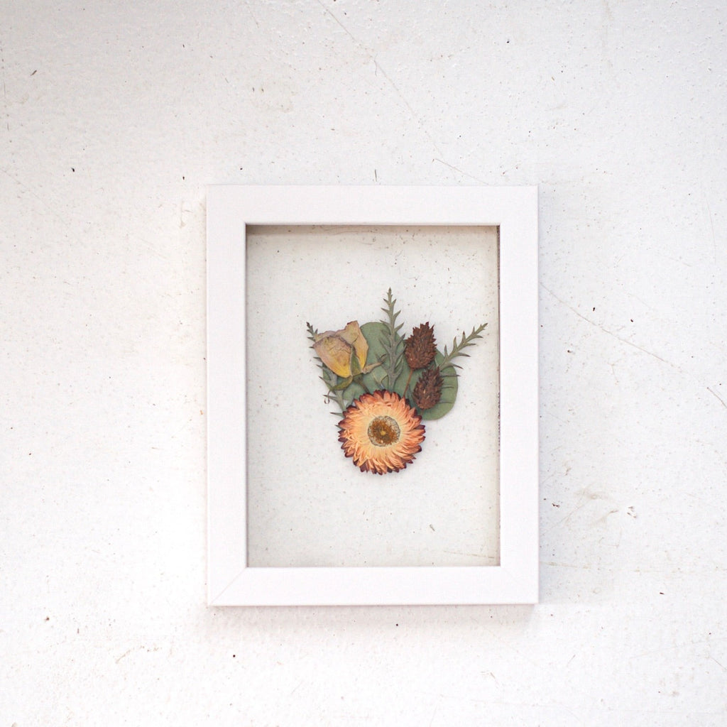 Boutonniere Frame