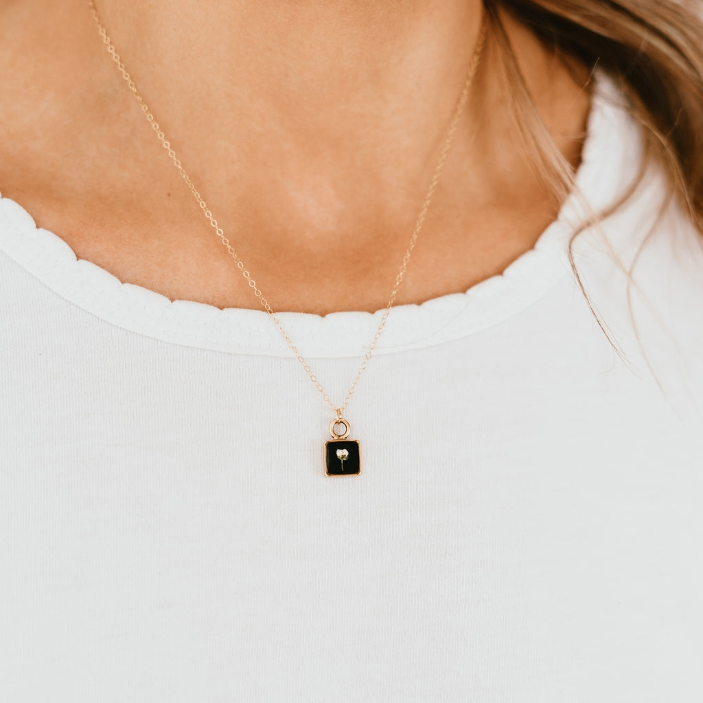 Mini square necklace - black
